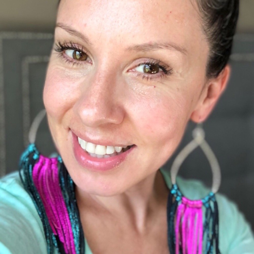 Meet your Posher, Cassandra